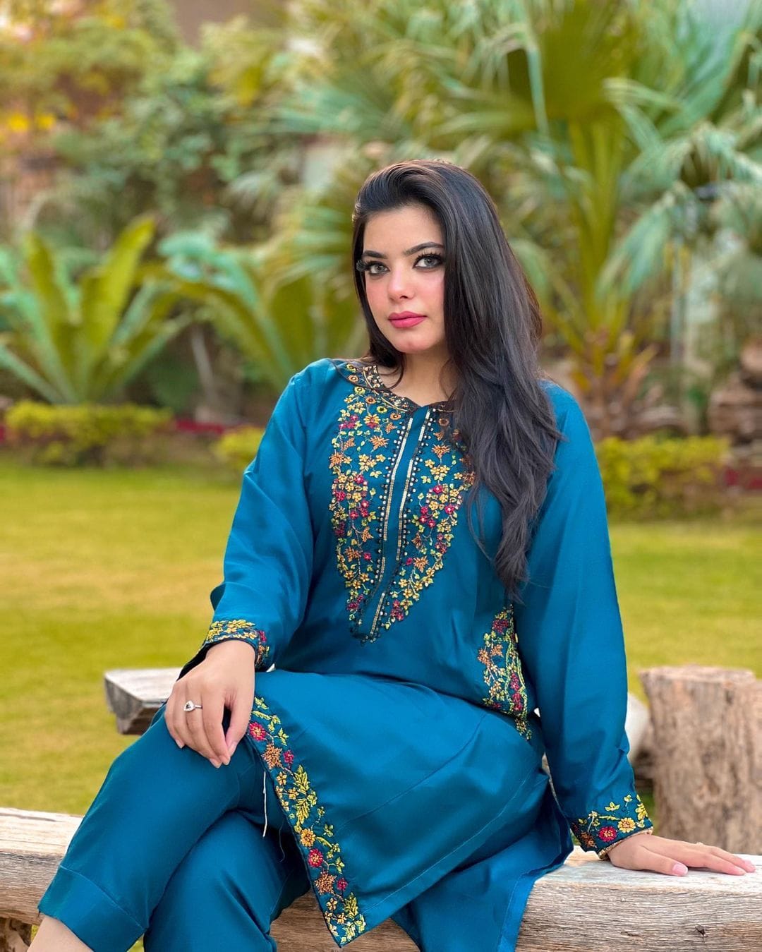 Pocket Sequence Embroidery 2-Piece Suit